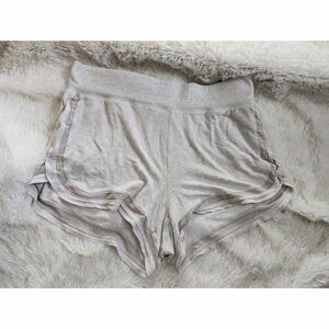 Athleta Light Gray Stretchy Athletic Shorts With Pockets Size Large
